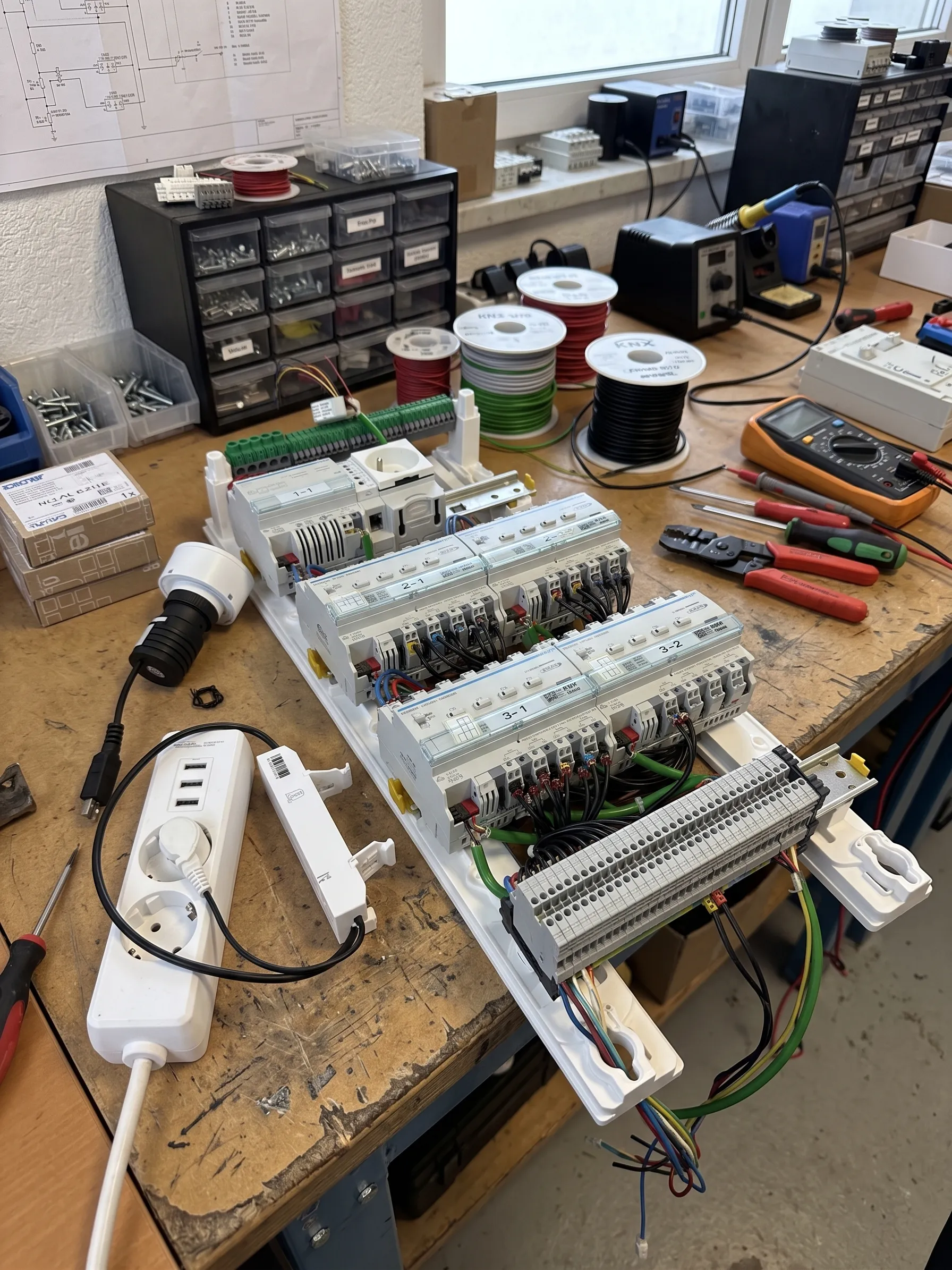 Tableau de boutique, protocole KNX Hager