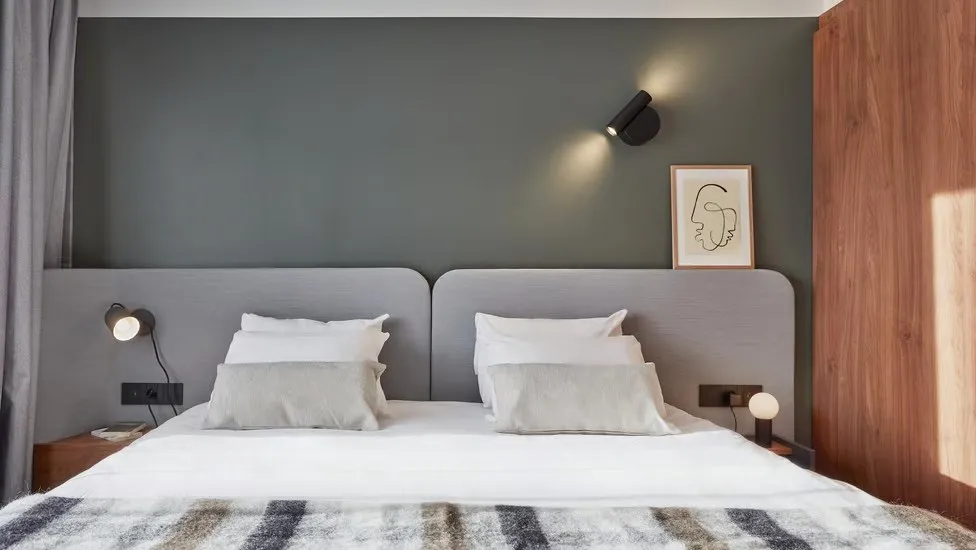 Chambre avec éclairage individuel piloté par Jarvis