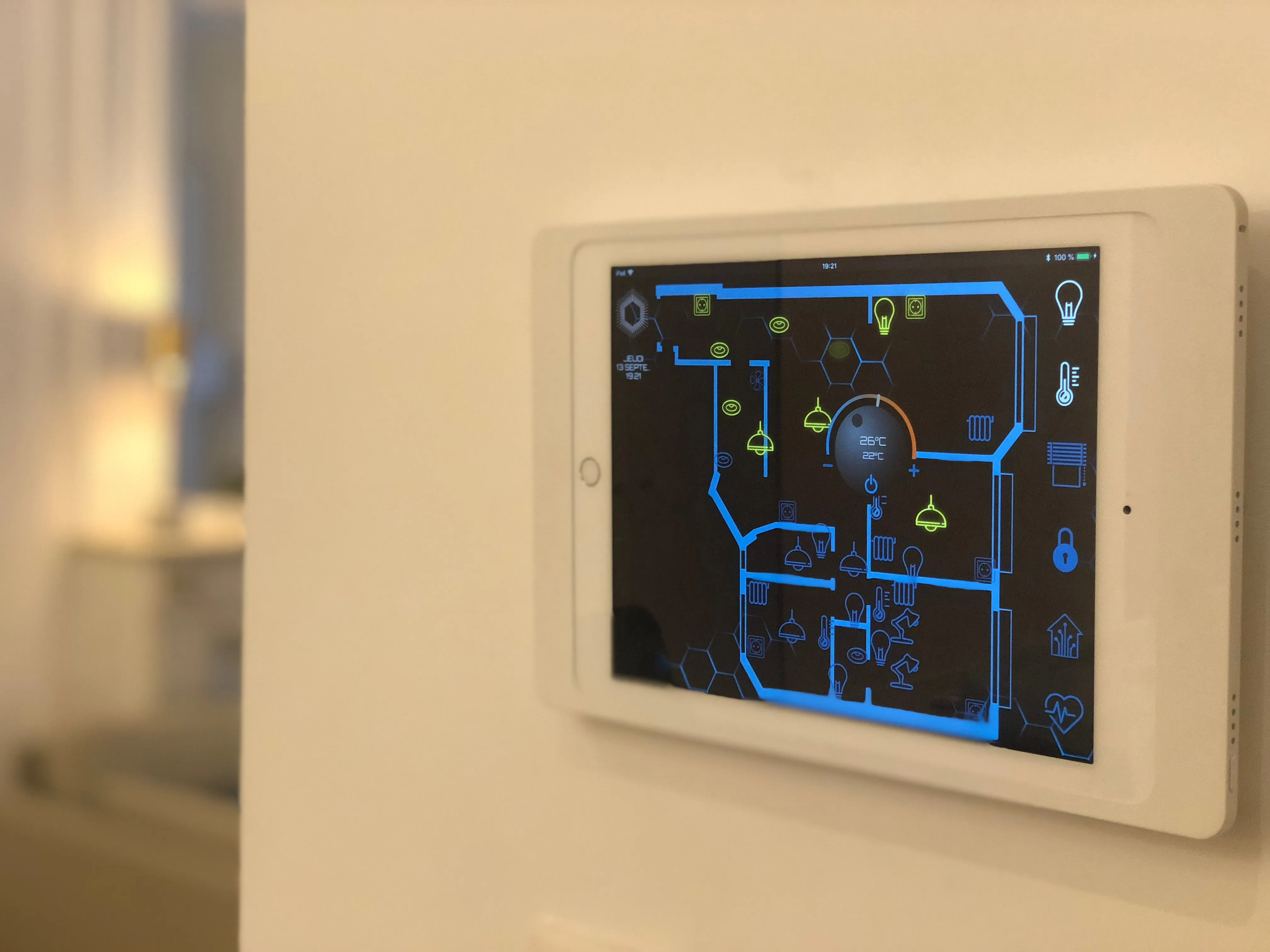 Tablette murale avec l'interface Jarvis