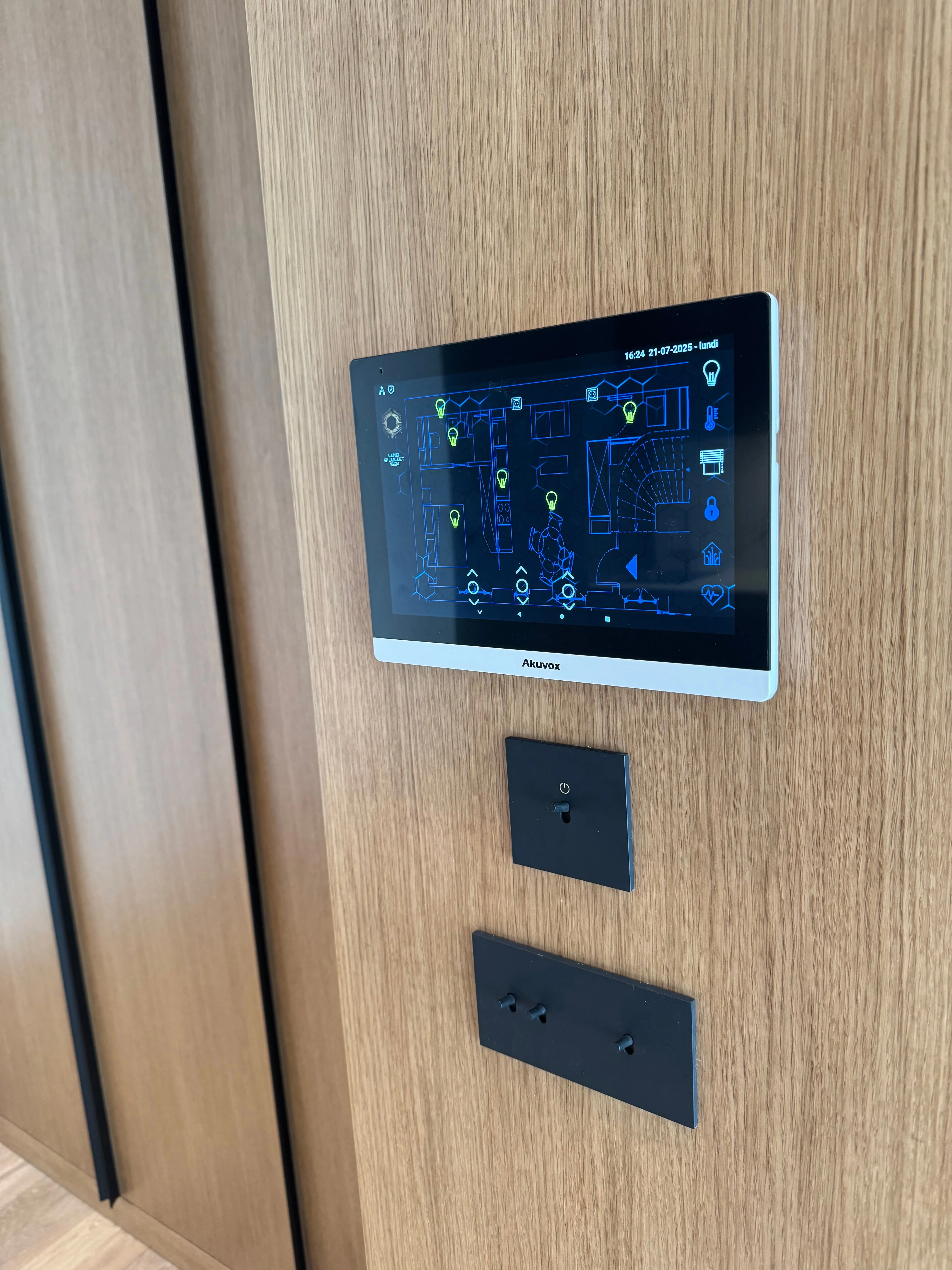 Écran tactile Akuvox avec l'application mySmartJarvis