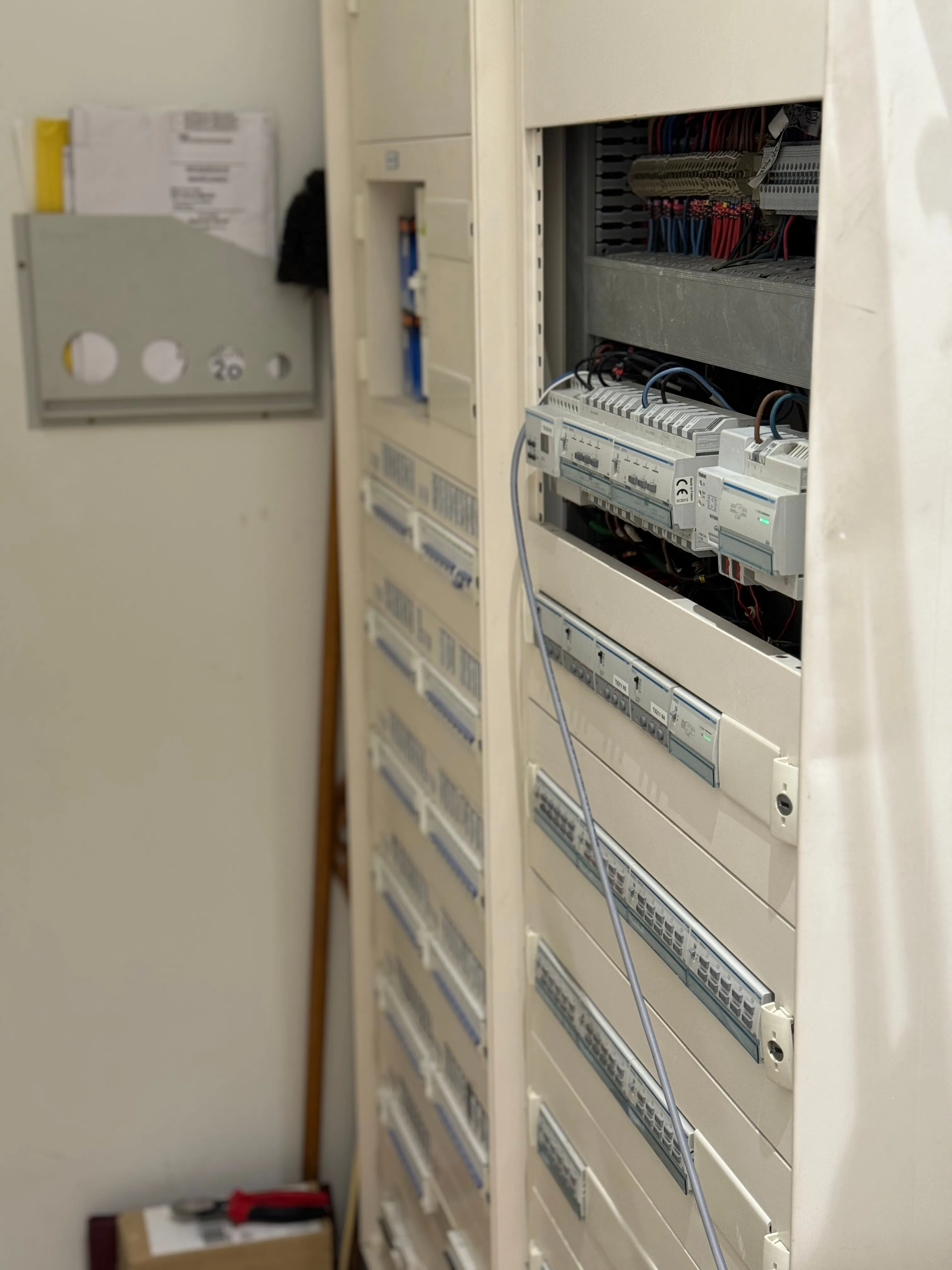Armoire électrique et modules KNX